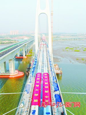 福厦高铁安海湾特大桥无砟轨道铺设完工